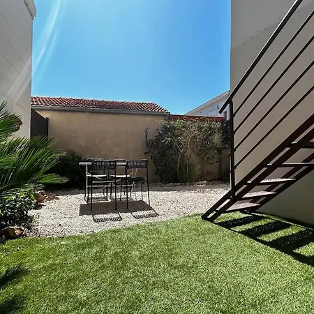 Avec Terrasse * カンヌ